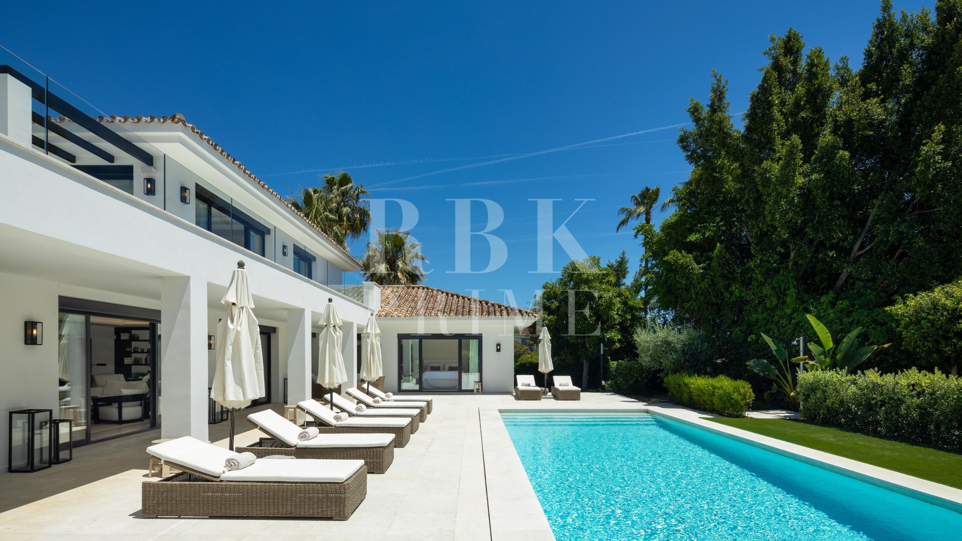 Resale - Villa -
Malaga - Nueva Andalucía
