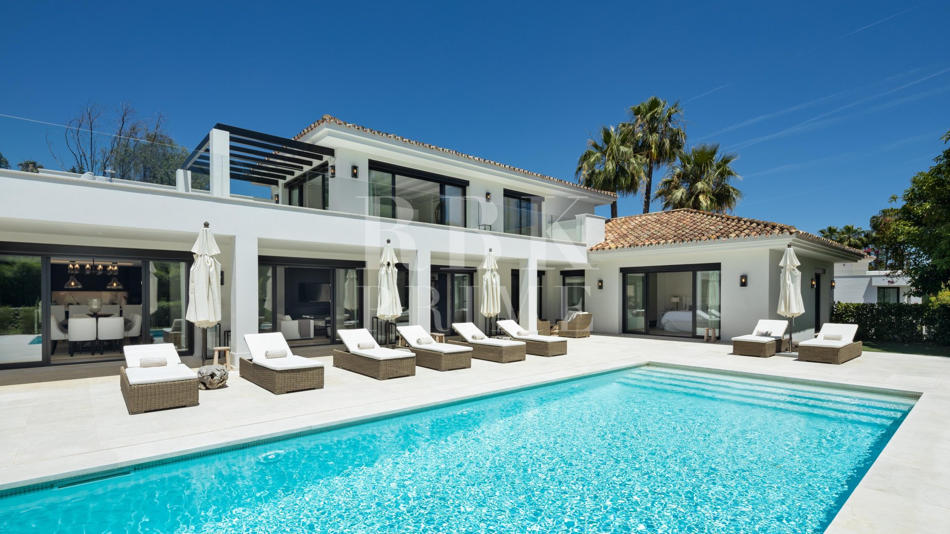 Resale - Villa -
Malaga - Nueva Andalucía