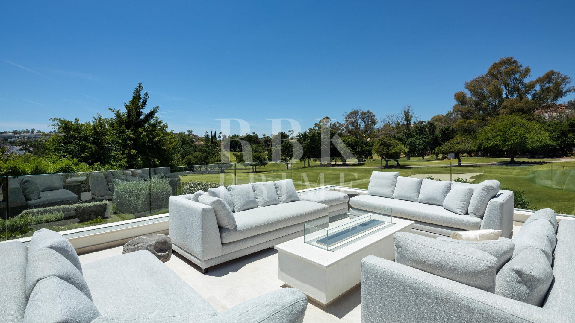 Resale - Villa -
Malaga - Nueva Andalucía