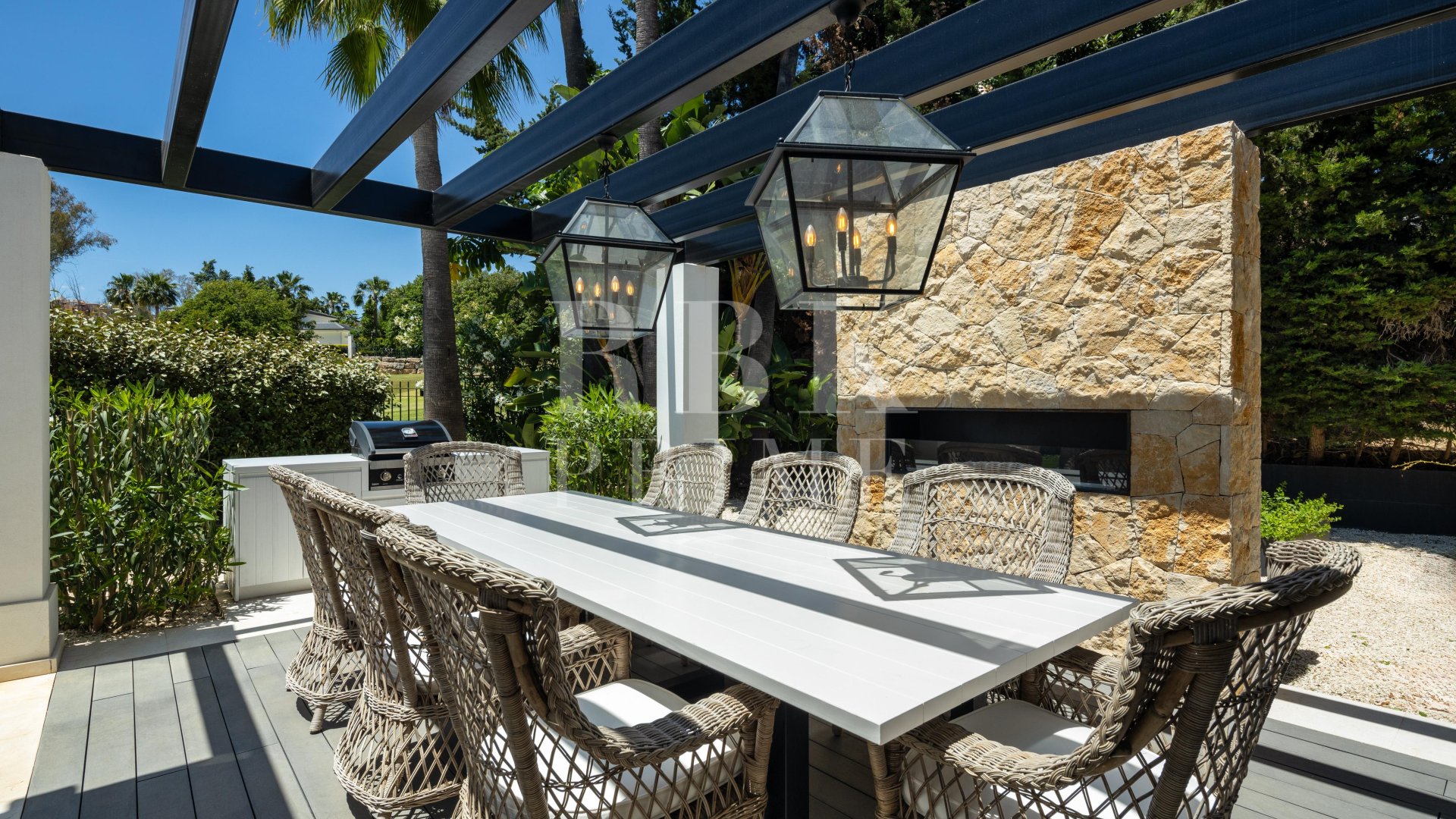 Resale - Villa -
Malaga - Nueva Andalucía