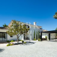Resale - Villa -
Malaga - Nueva Andalucía
