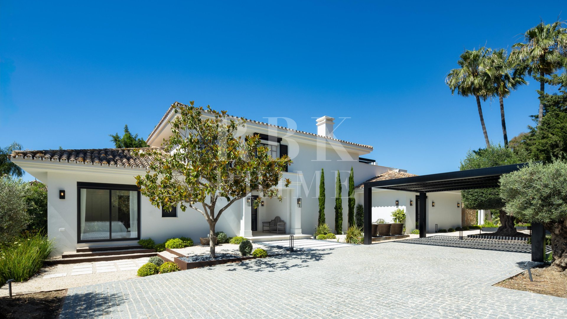 Resale - Villa -
Malaga - Nueva Andalucía