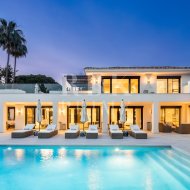 Resale - Villa -
Malaga - Nueva Andalucía