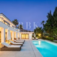 Resale - Villa -
Malaga - Nueva Andalucía