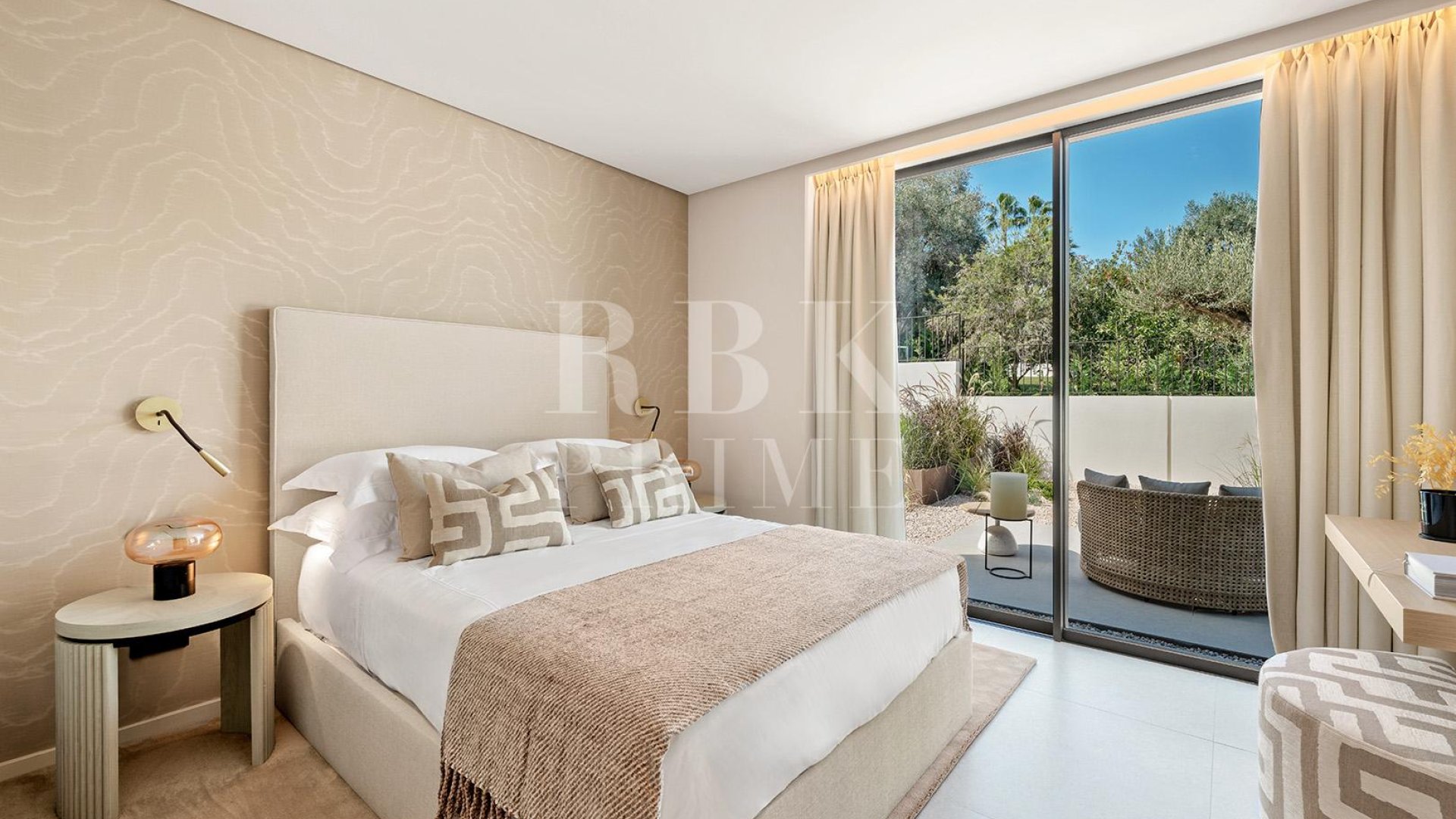 Resale - Villa -
Malaga - Nueva Andalucía