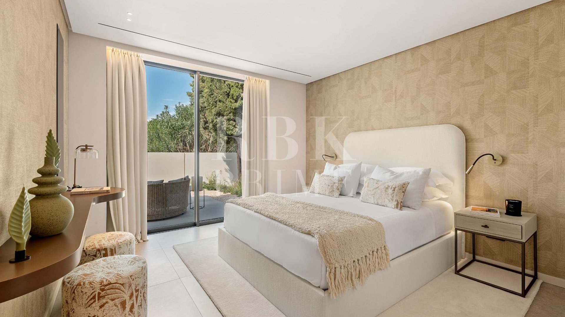 Resale - Villa -
Malaga - Nueva Andalucía