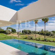 Resale - Villa -
Malaga - Nueva Andalucía