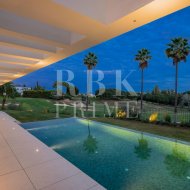 Resale - Villa -
Malaga - Nueva Andalucía