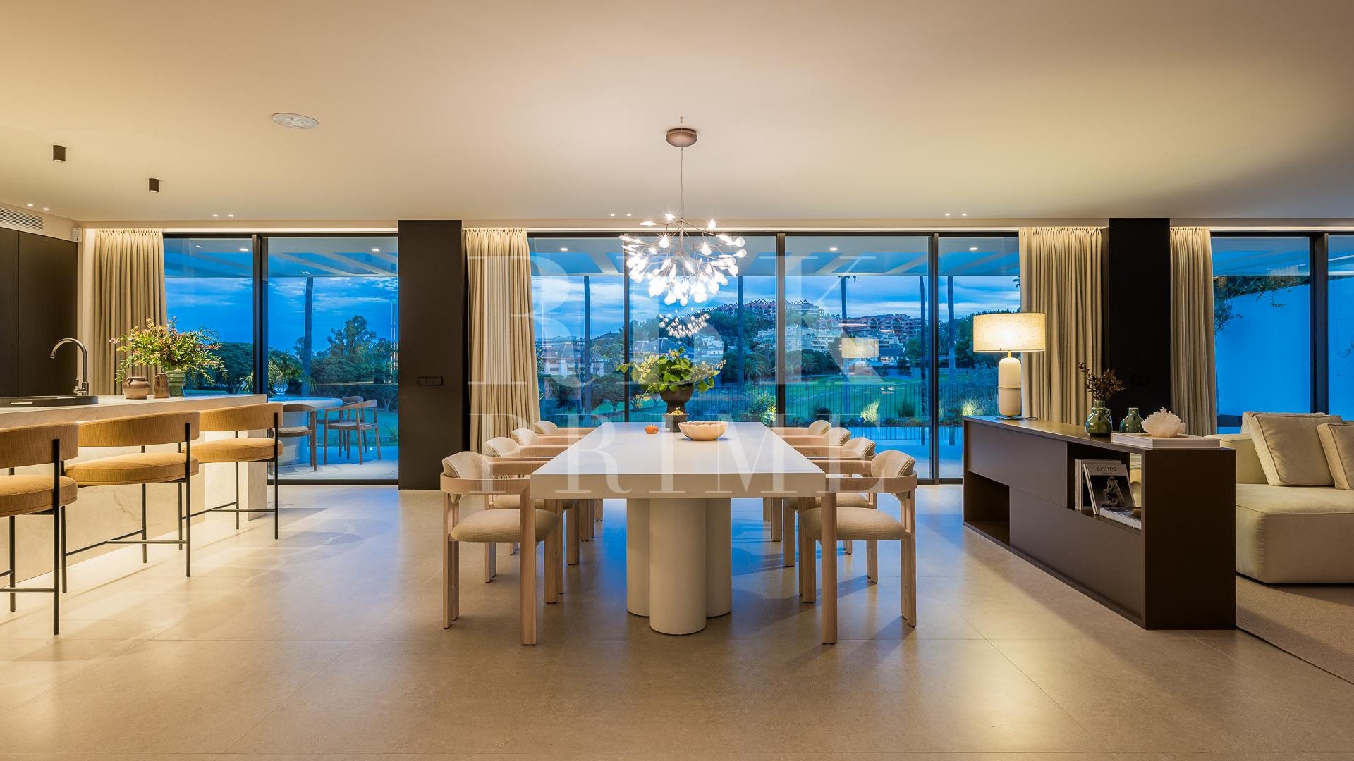 Resale - Villa -
Malaga - Nueva Andalucía