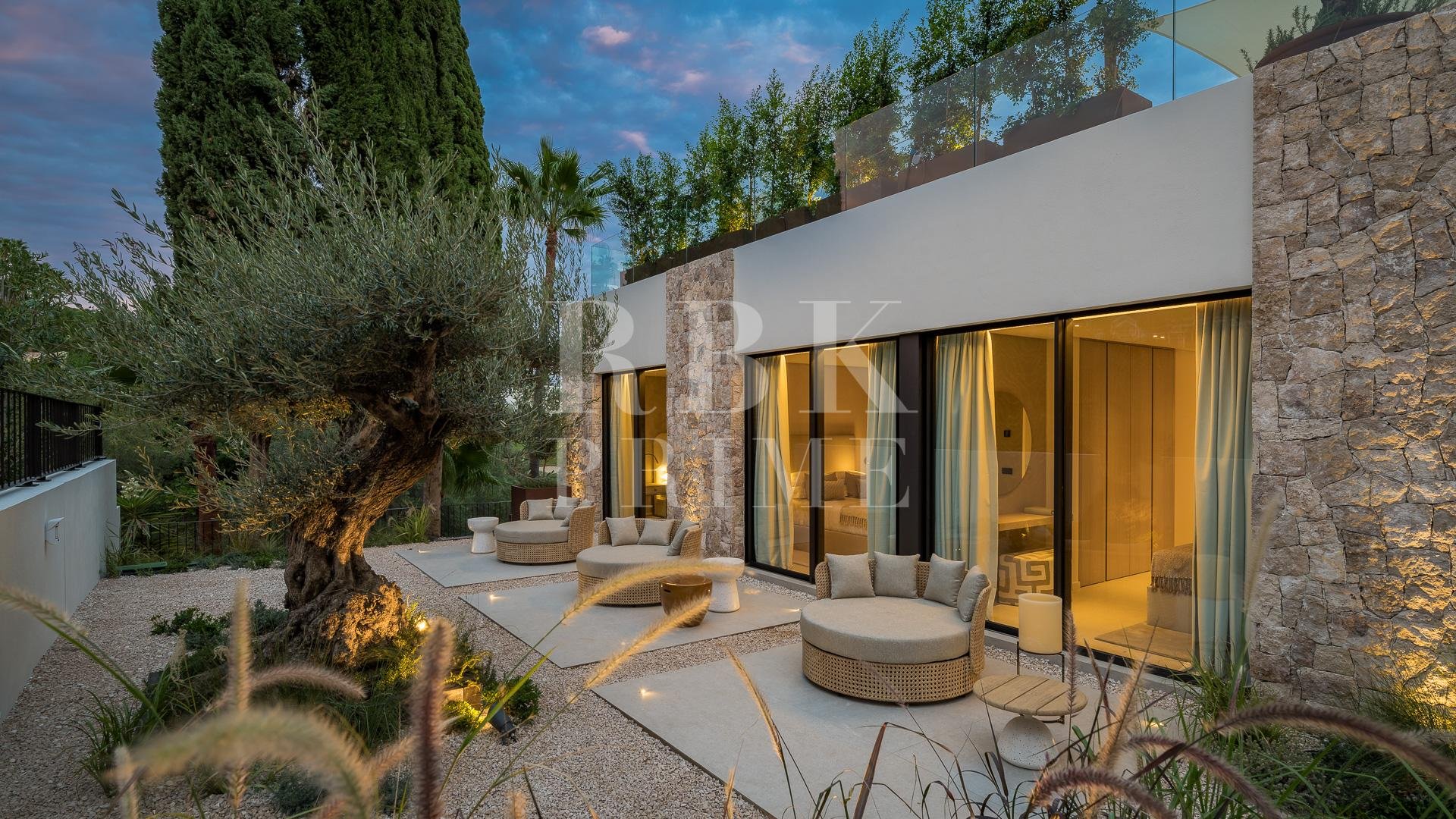 Resale - Villa -
Malaga - Nueva Andalucía