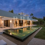 Resale - Villa -
Malaga - Nueva Andalucía