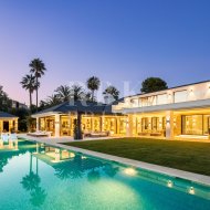 Resale - Villa -
Malaga - Nueva Andalucía