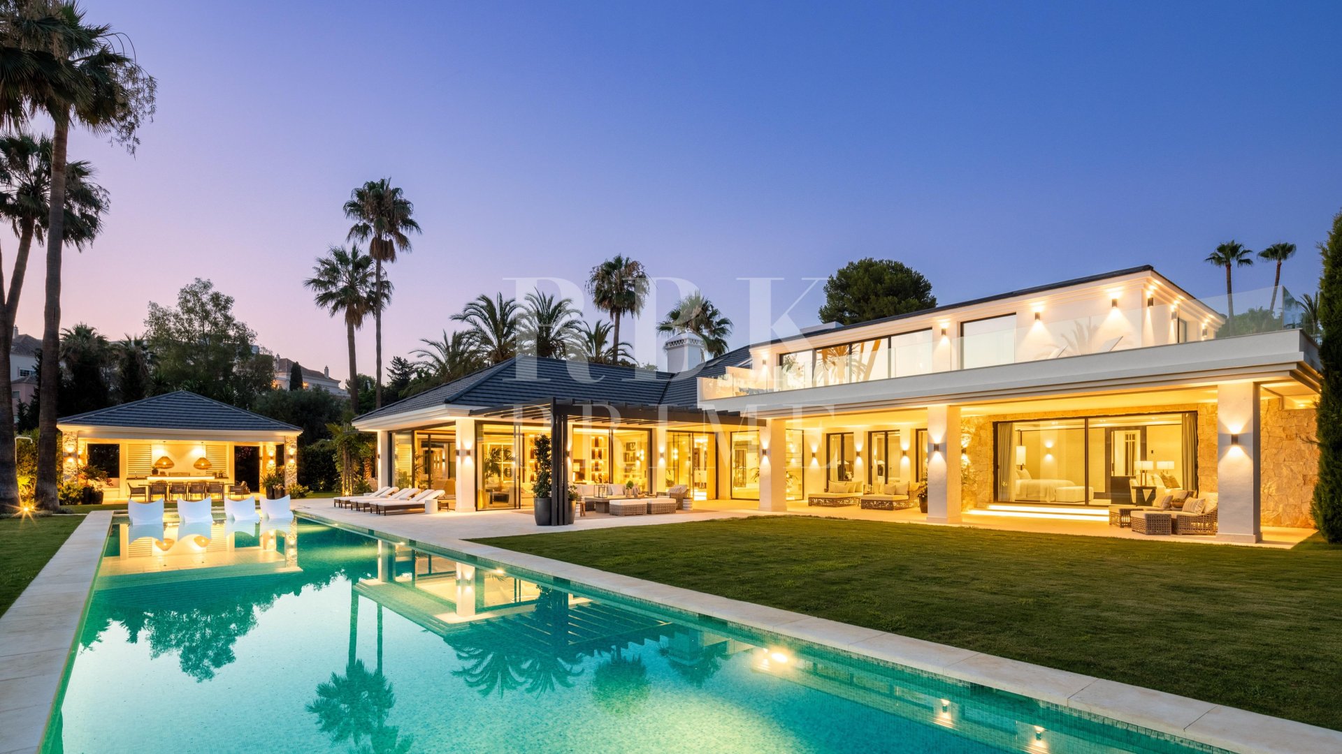 Resale - Villa -
Malaga - Nueva Andalucía