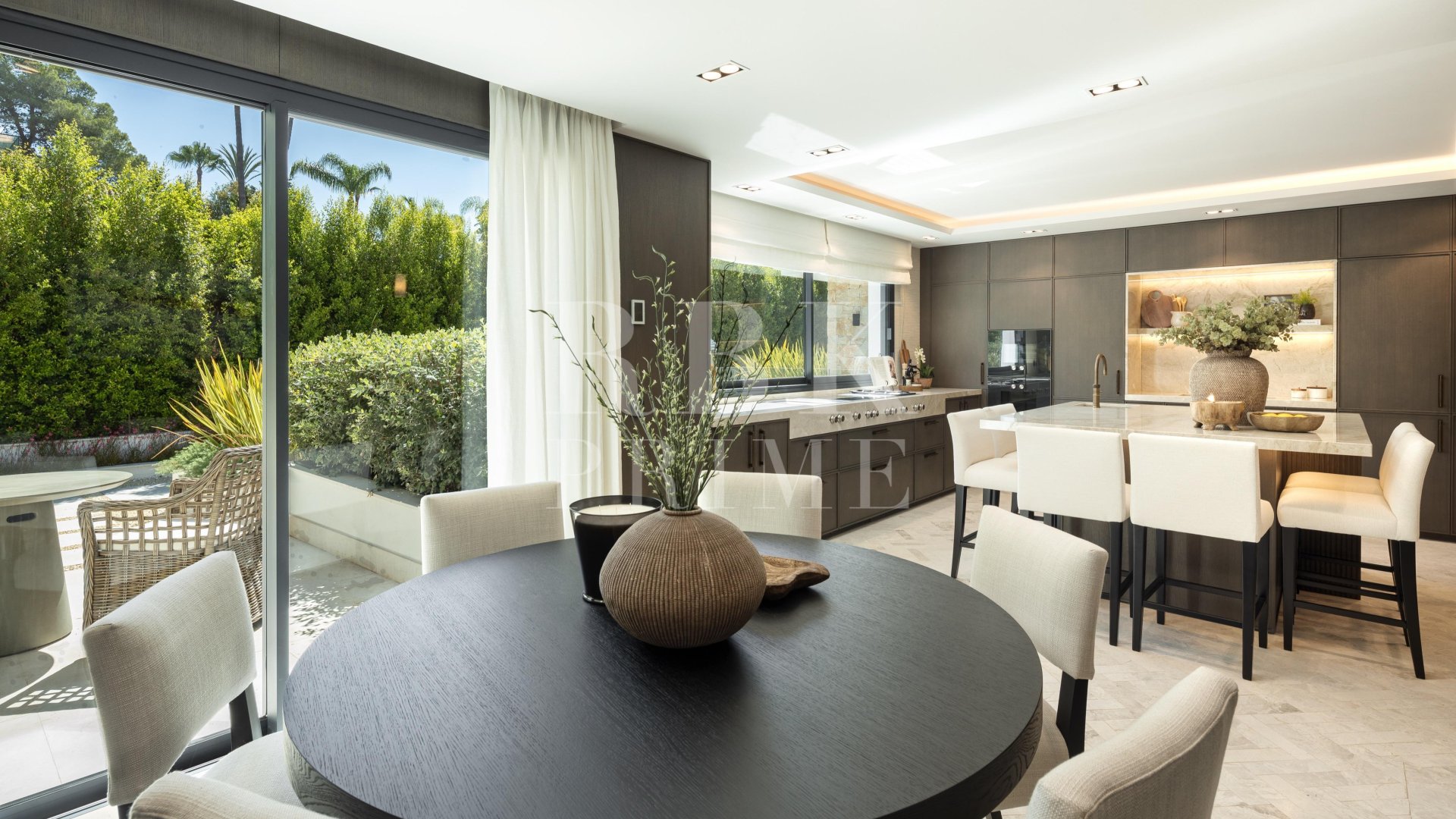 Resale - Villa -
Malaga - Nueva Andalucía