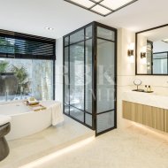 Resale - Villa -
Malaga - Nueva Andalucía