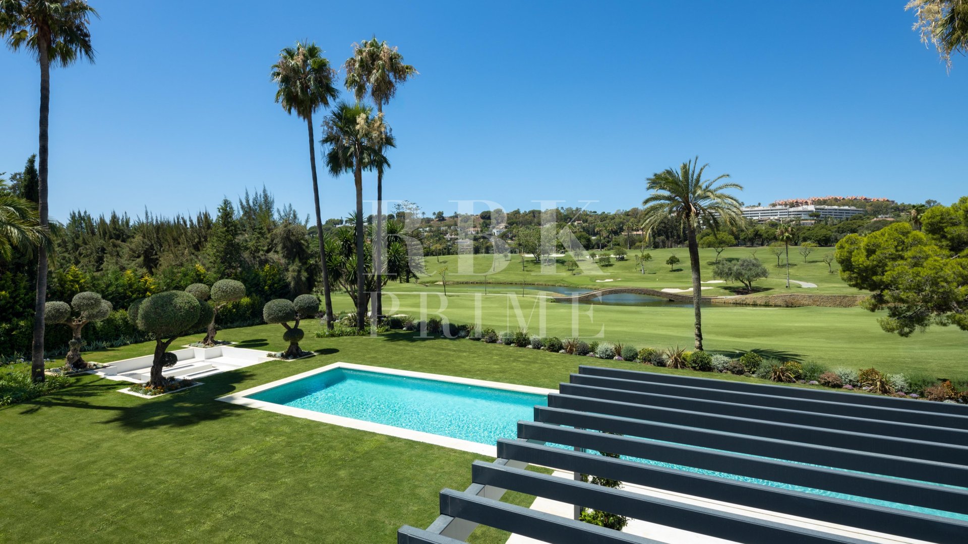 Resale - Villa -
Malaga - Nueva Andalucía