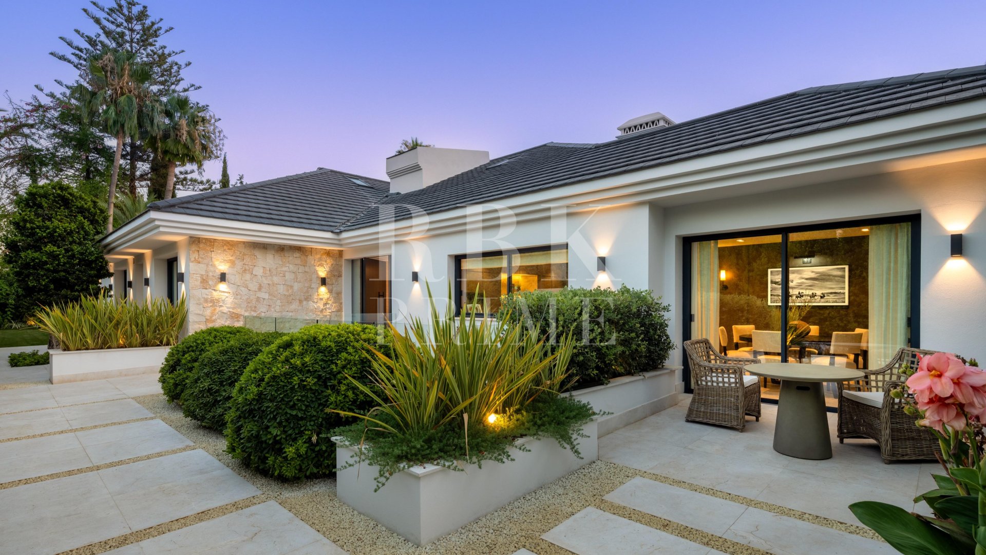 Resale - Villa -
Malaga - Nueva Andalucía