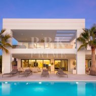 Resale - Villa -
Malaga - Nueva Andalucía