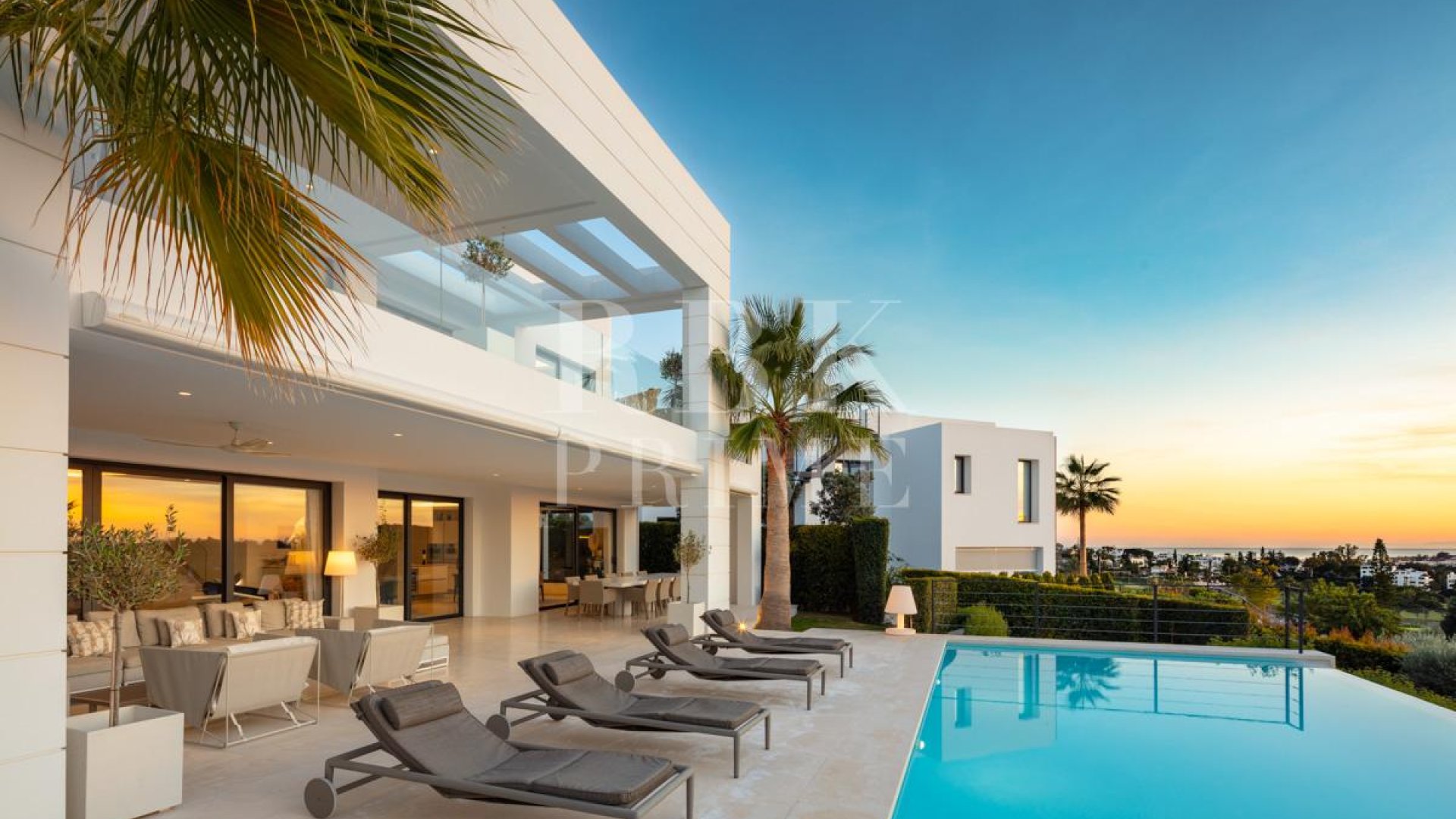 Resale - Villa -
Malaga - Nueva Andalucía