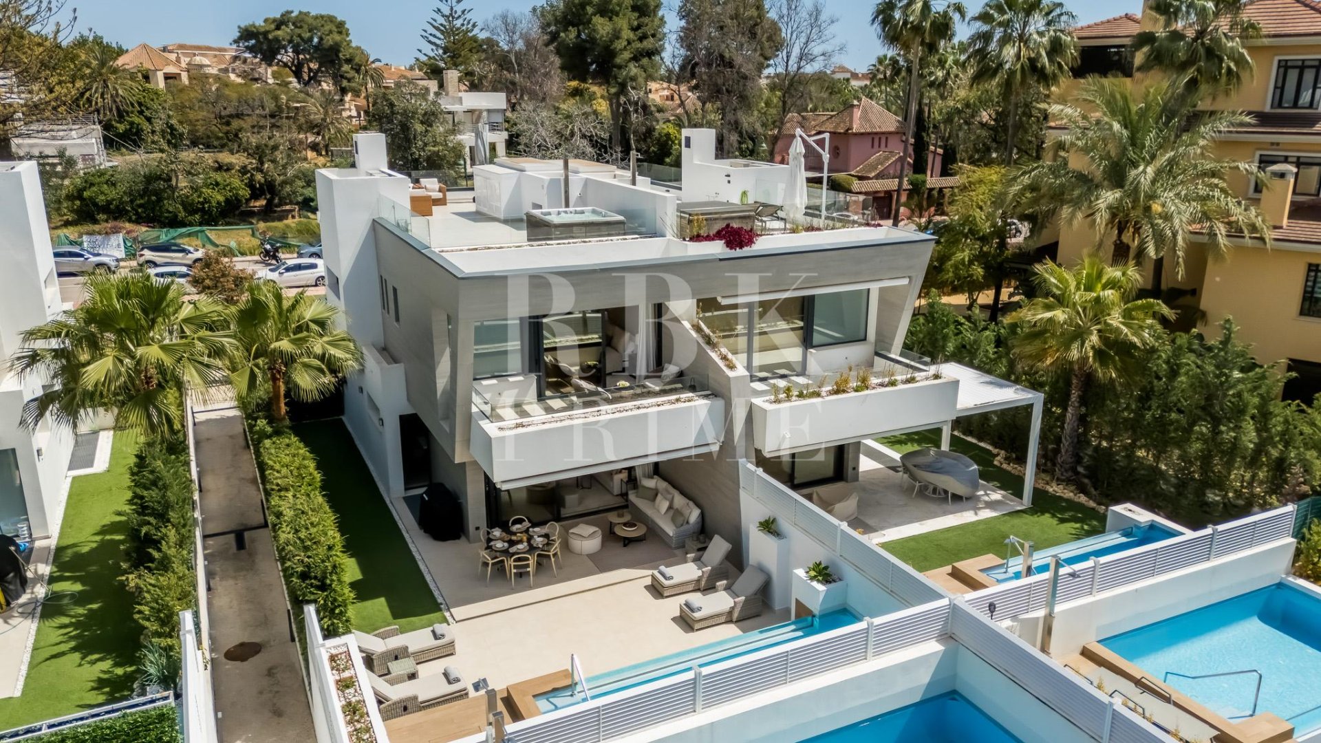Resale - Villa -
Marbella