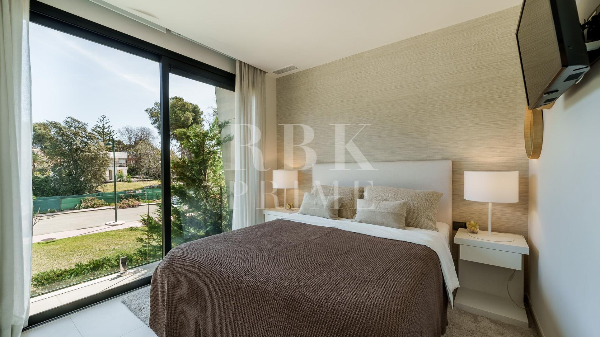 Resale - Villa -
Marbella