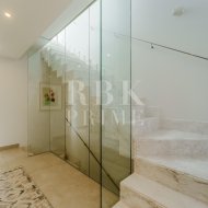 Resale - Villa -
Marbella