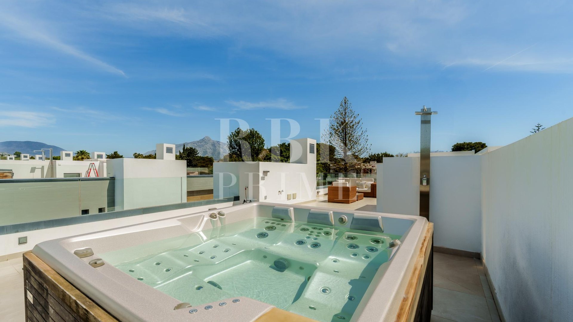 Resale - Villa -
Marbella