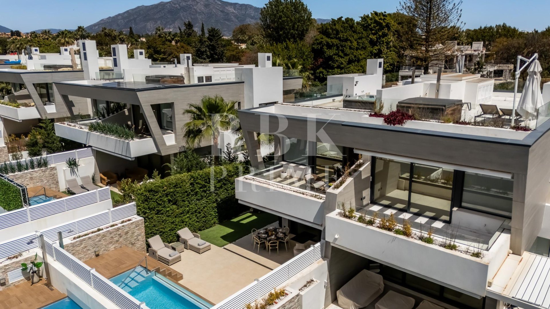Resale - Villa -
Marbella