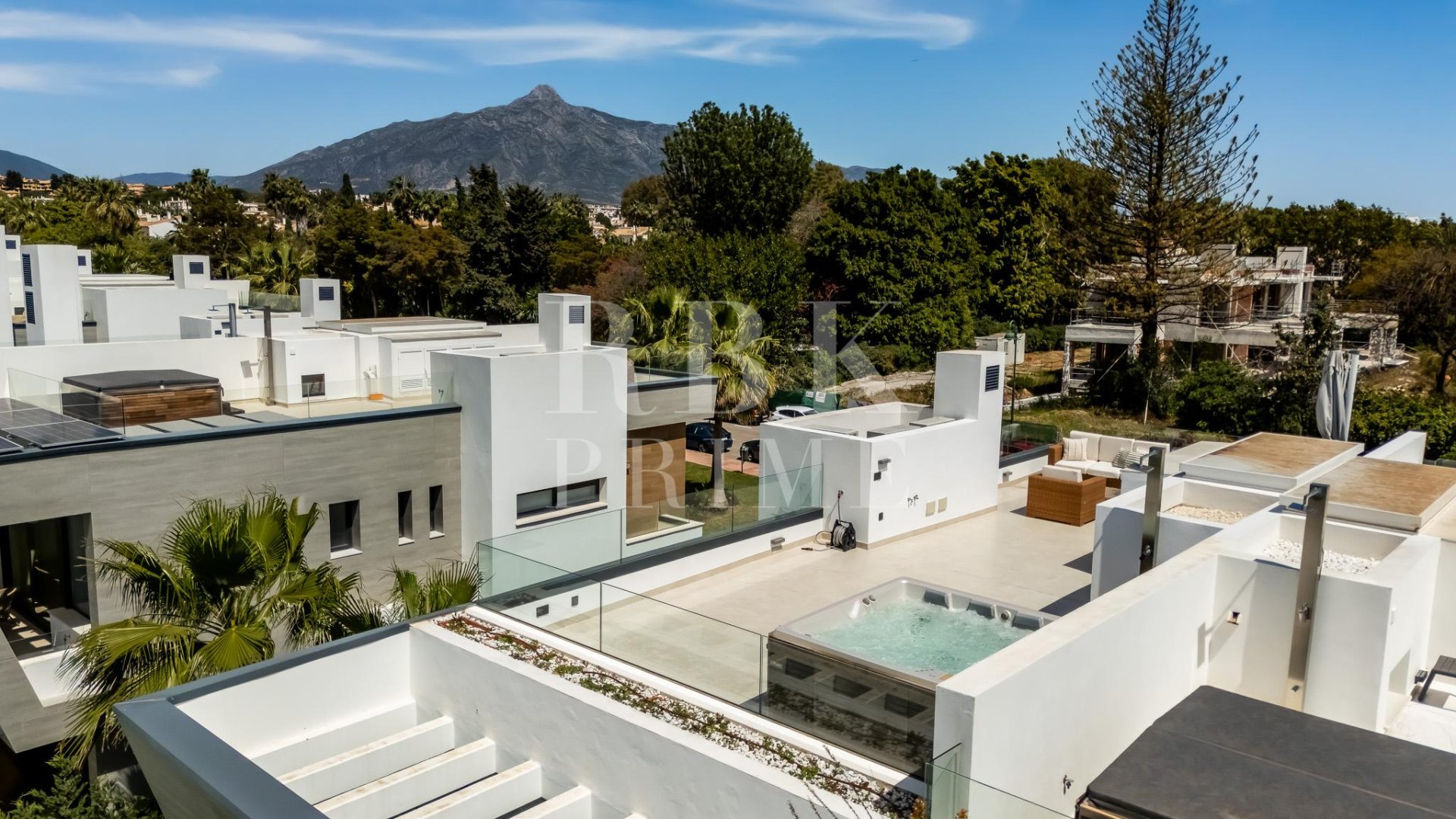 Resale - Villa -
Marbella