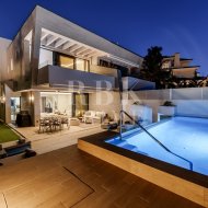 Resale - Villa -
Marbella