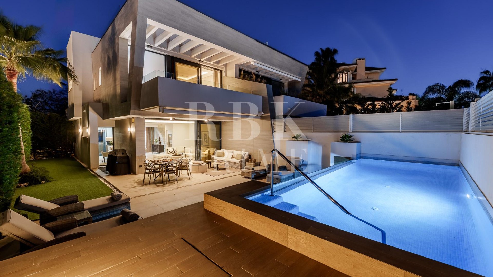 Resale - Villa -
Marbella