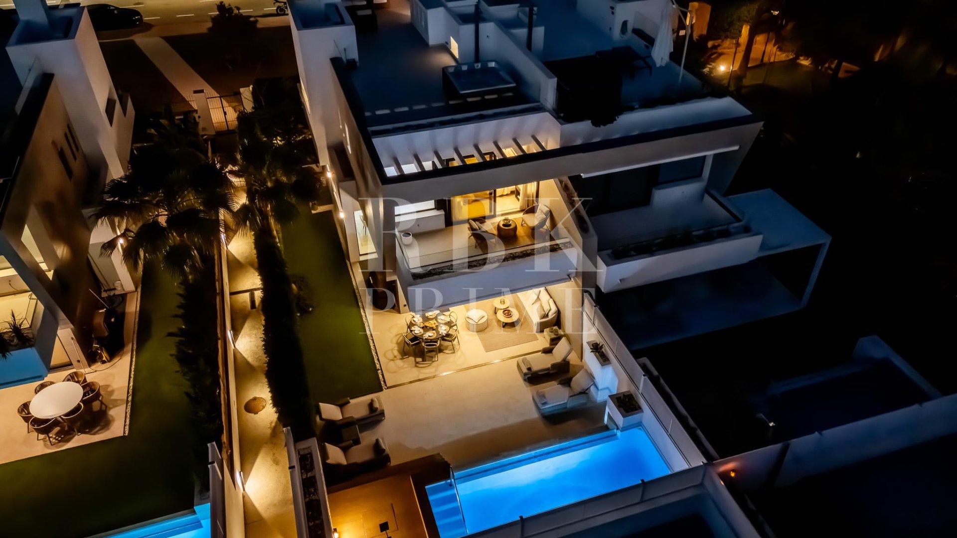 Resale - Villa -
Marbella