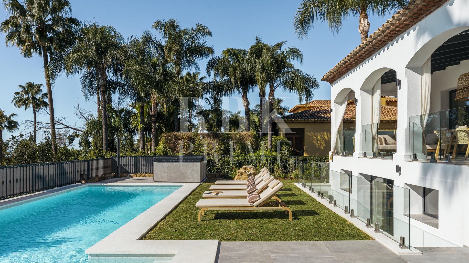 Resale - Villa -
Marbella