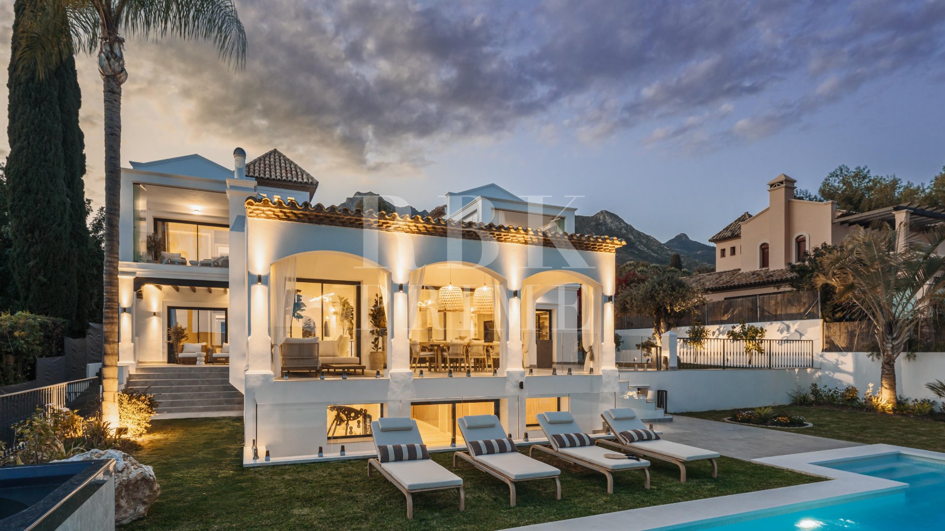Resale - Villa -
Marbella