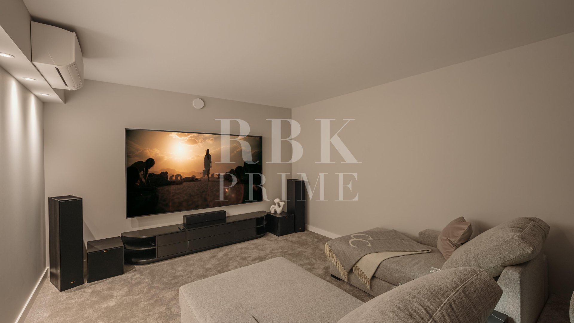 Resale - Villa -
Marbella