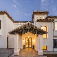 Resale - Villa -
Marbella