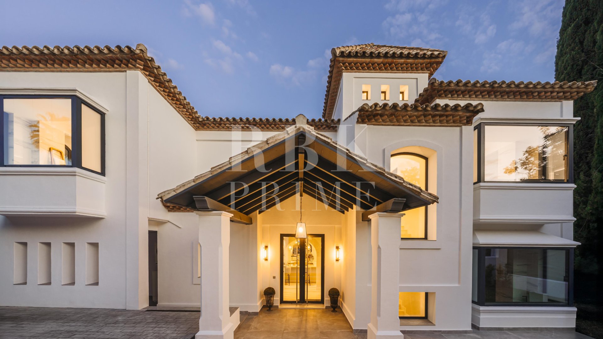 Resale - Villa -
Marbella