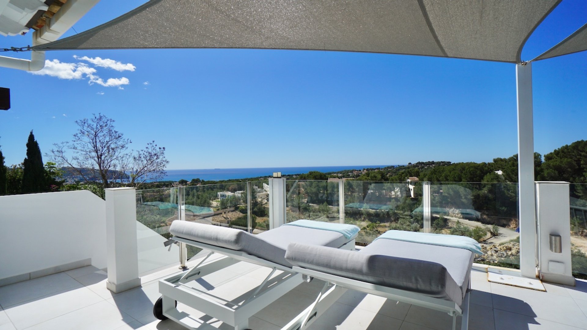 Resale - Villa -
Moraira - Benimeit