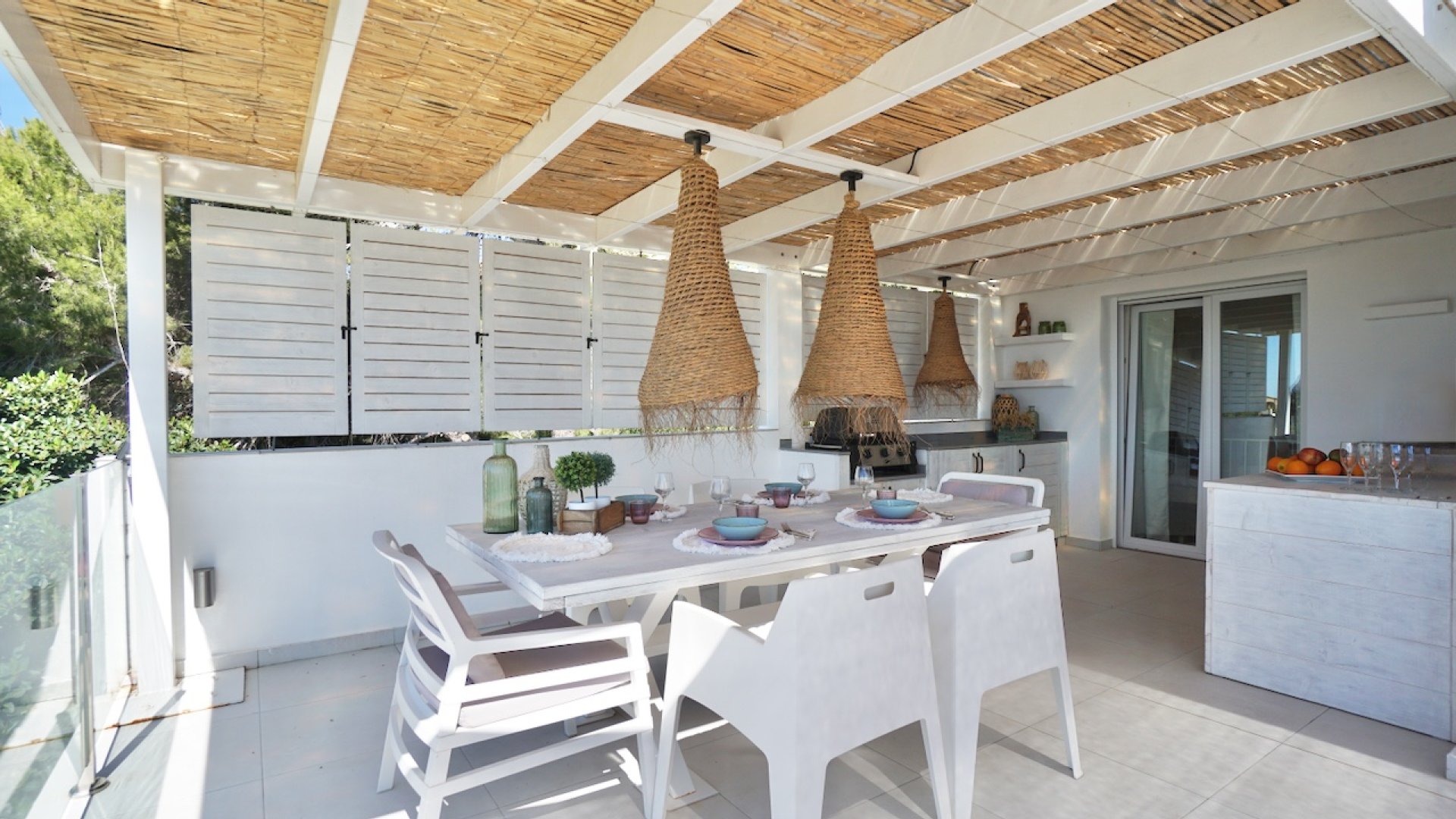 Resale - Villa -
Moraira - Benimeit