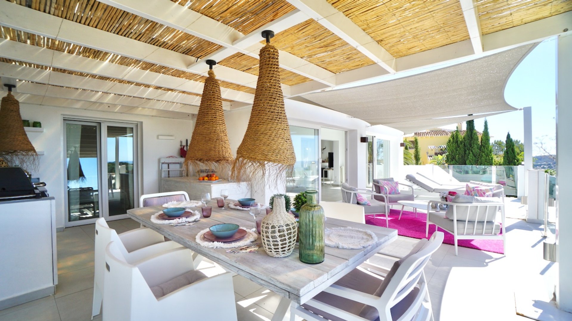 Resale - Villa -
Moraira - Benimeit