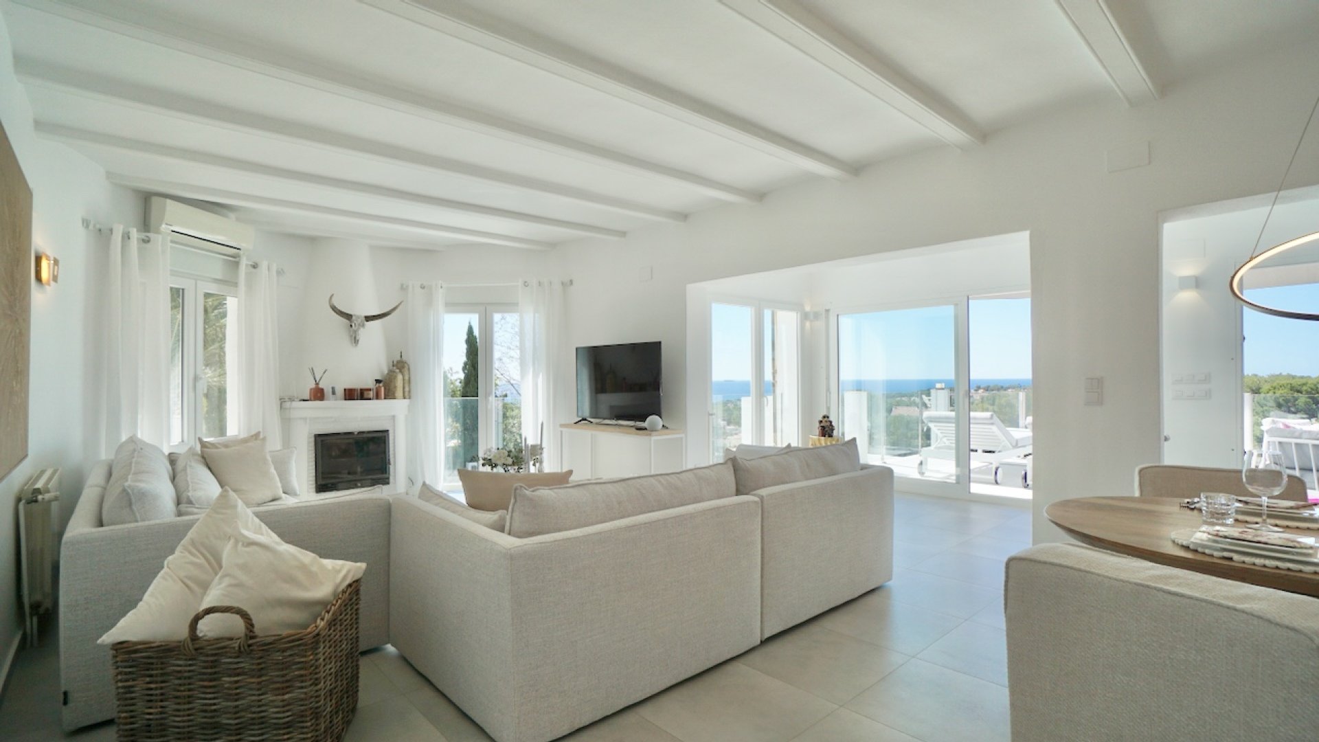 Resale - Villa -
Moraira - Benimeit