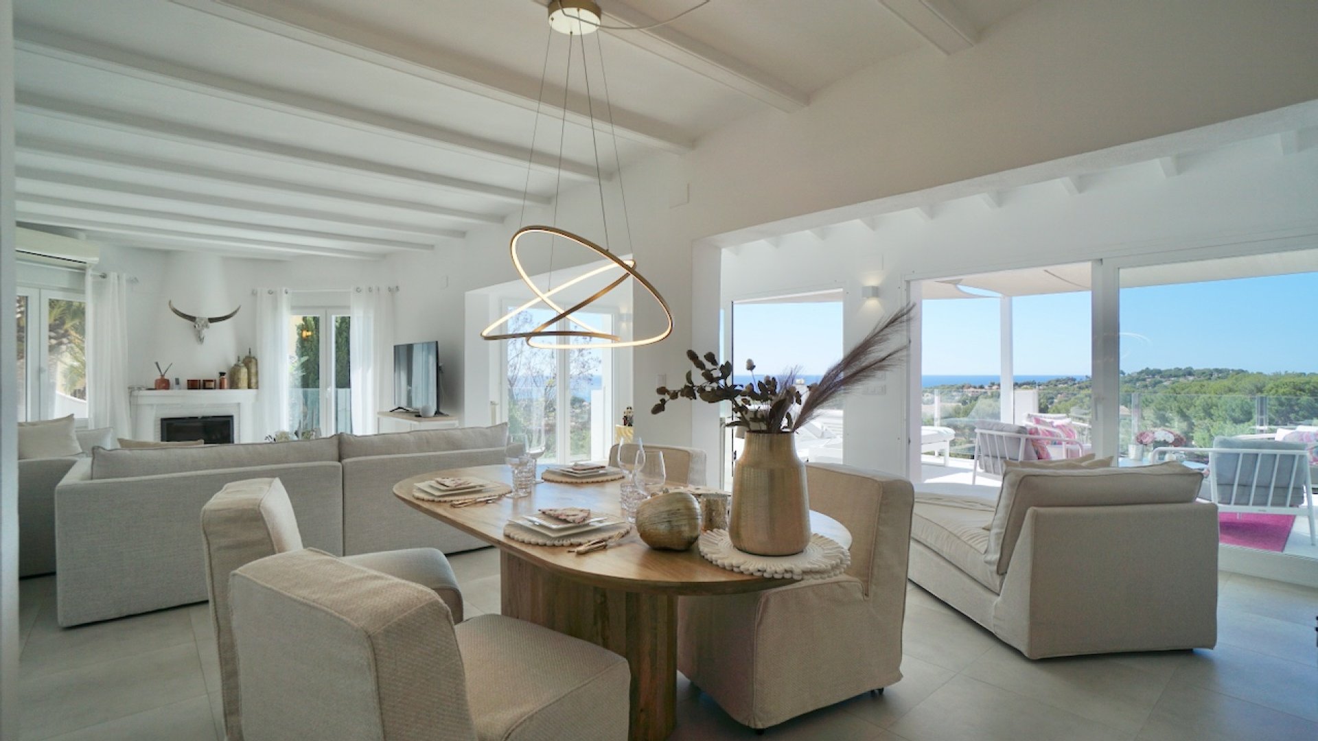 Resale - Villa -
Moraira - Benimeit