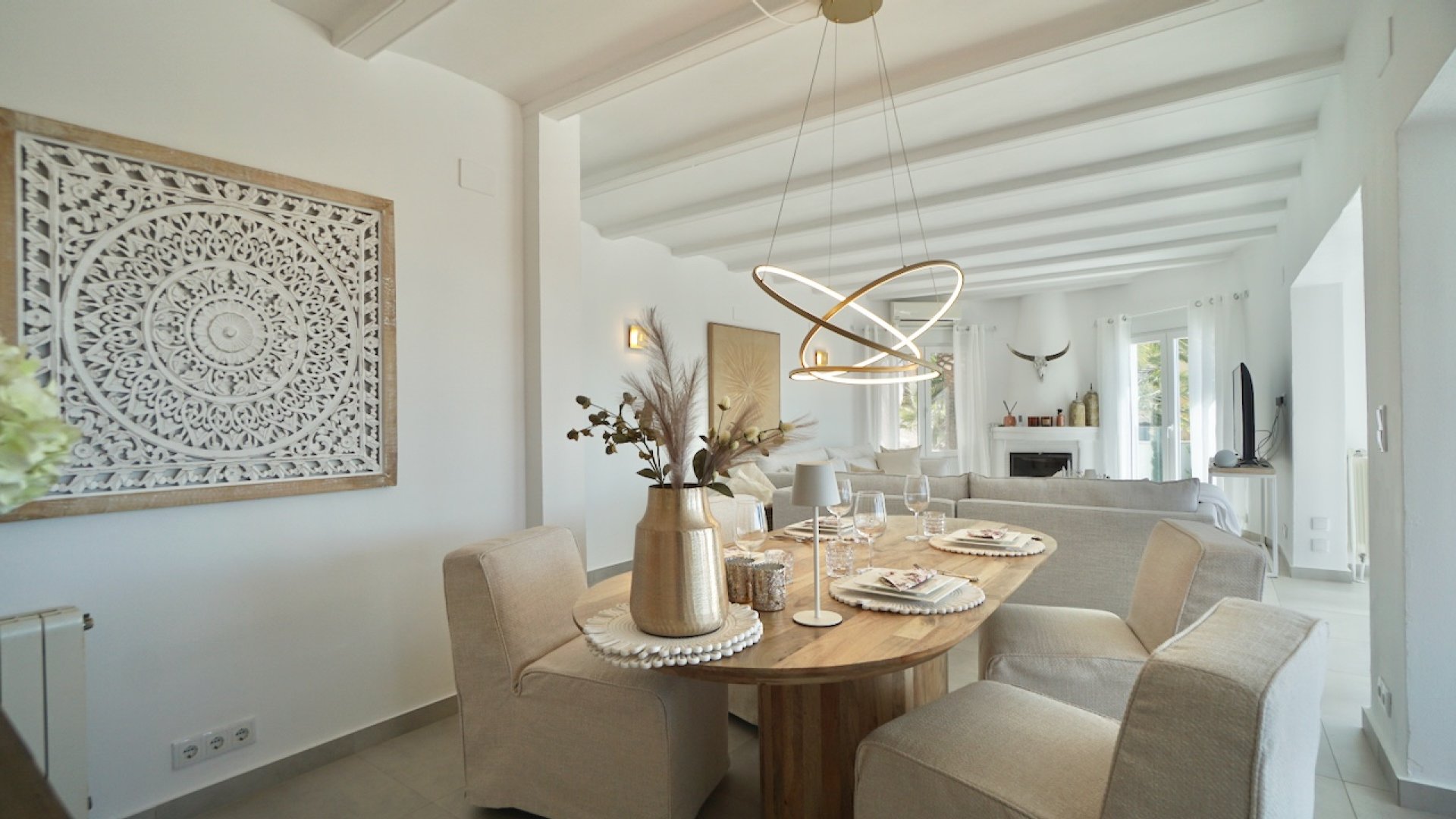 Resale - Villa -
Moraira - Benimeit