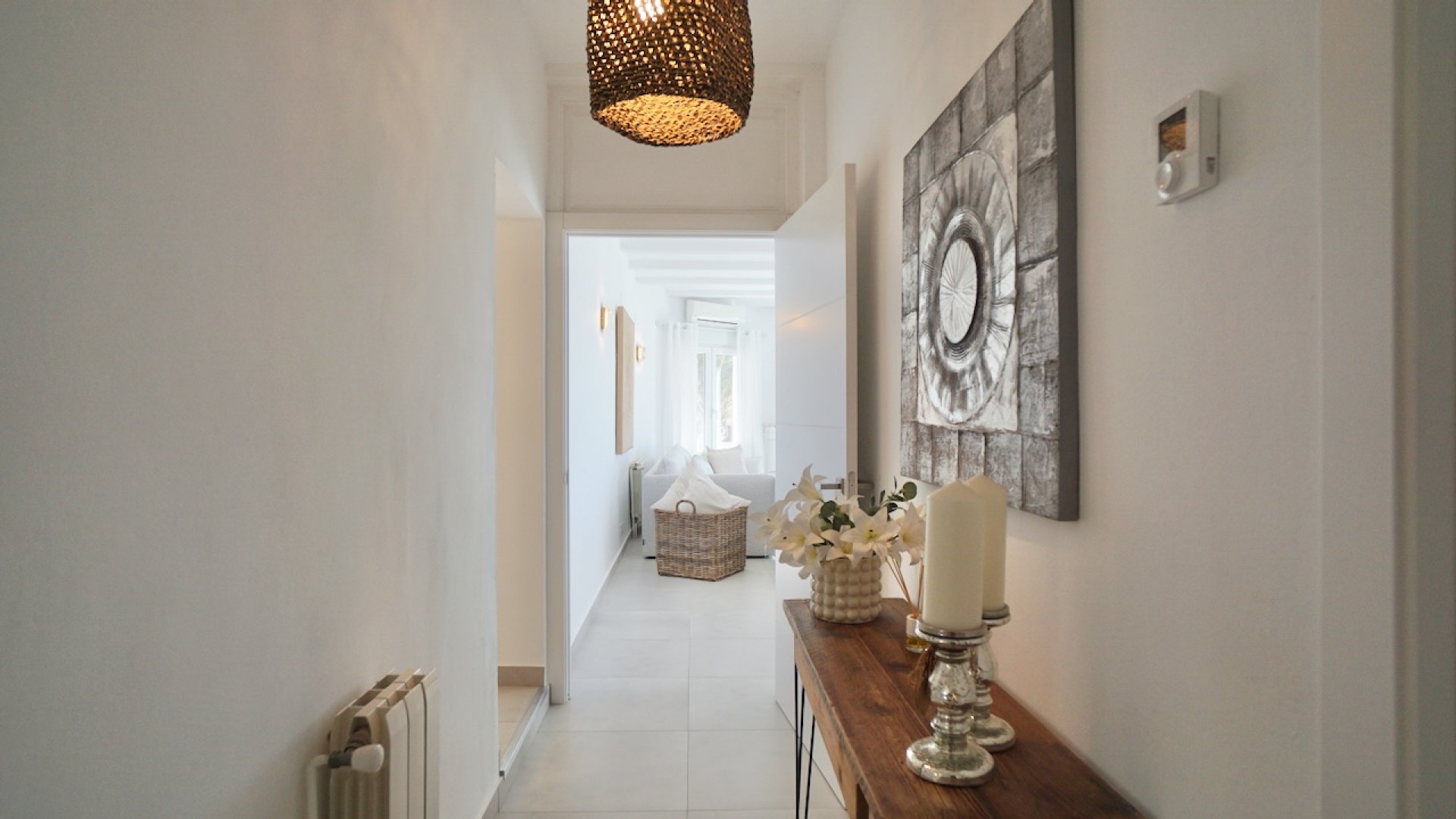 Resale - Villa -
Moraira - Benimeit