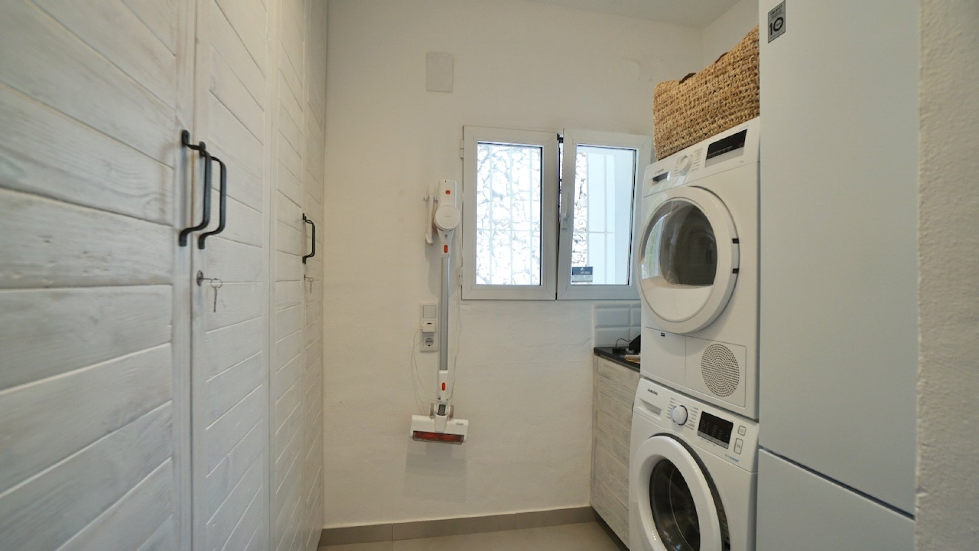 Resale - Villa -
Moraira - Benimeit