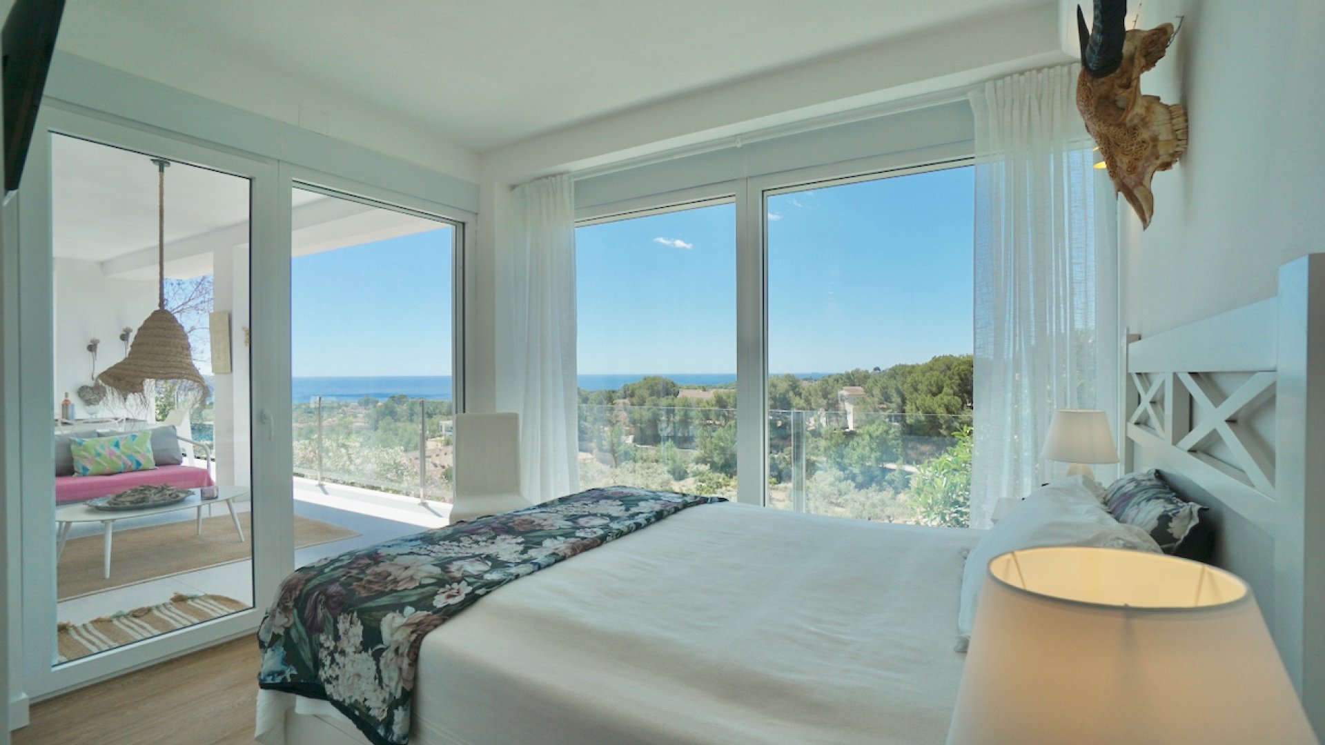 Resale - Villa -
Moraira - Benimeit