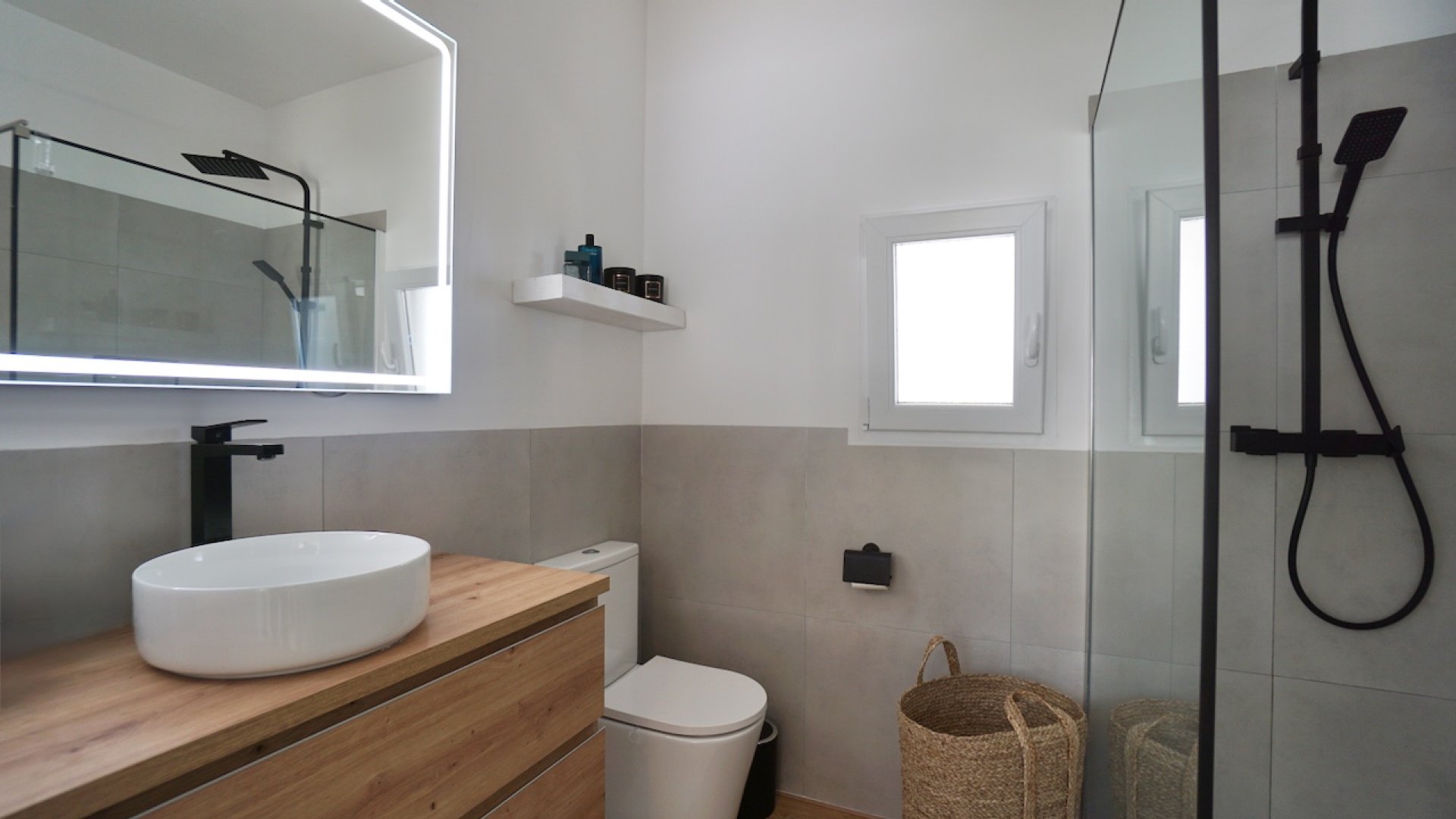 Resale - Villa -
Moraira - Benimeit