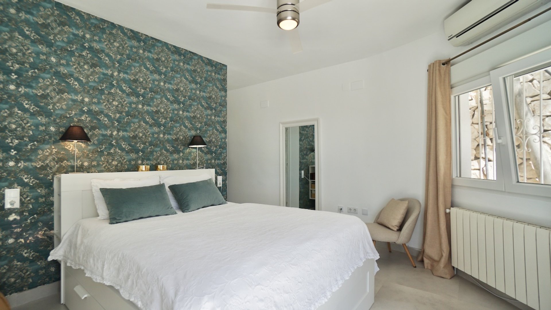 Resale - Villa -
Moraira - Benimeit