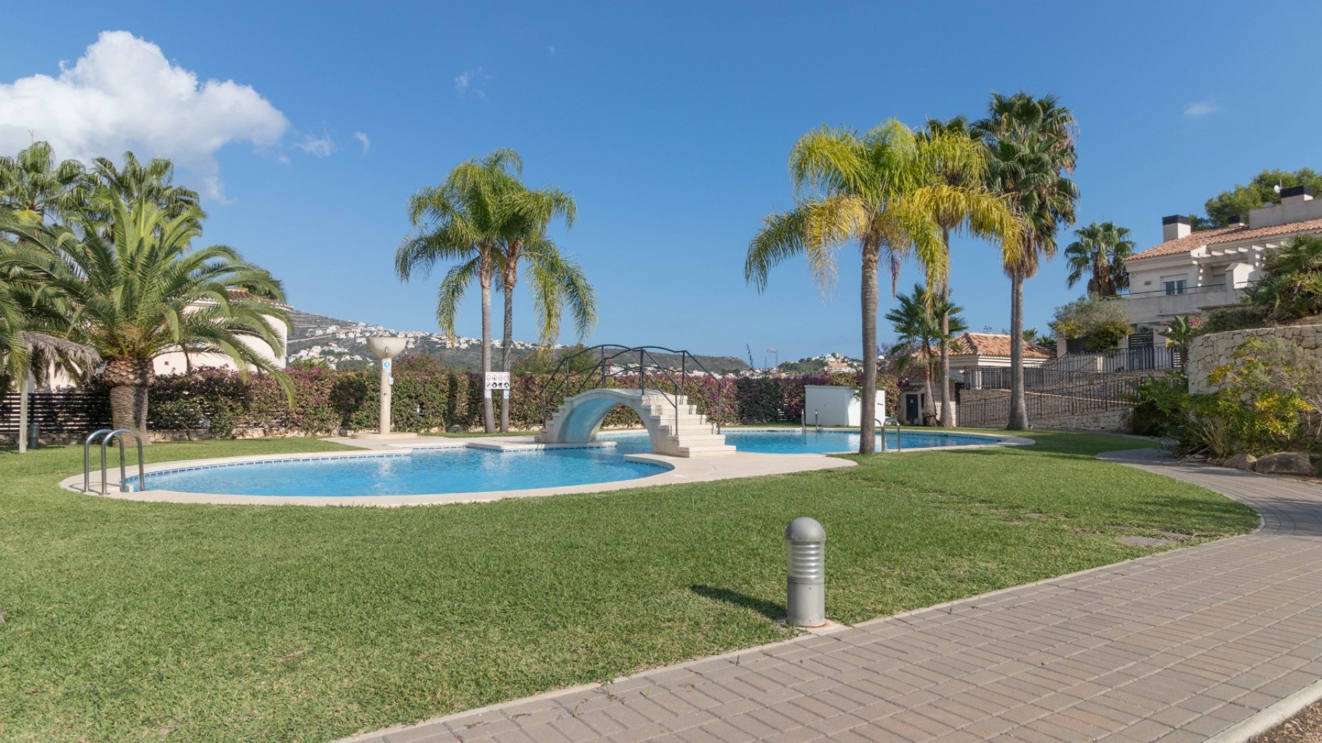 Resale - Villa -
Moraira - Sabatera