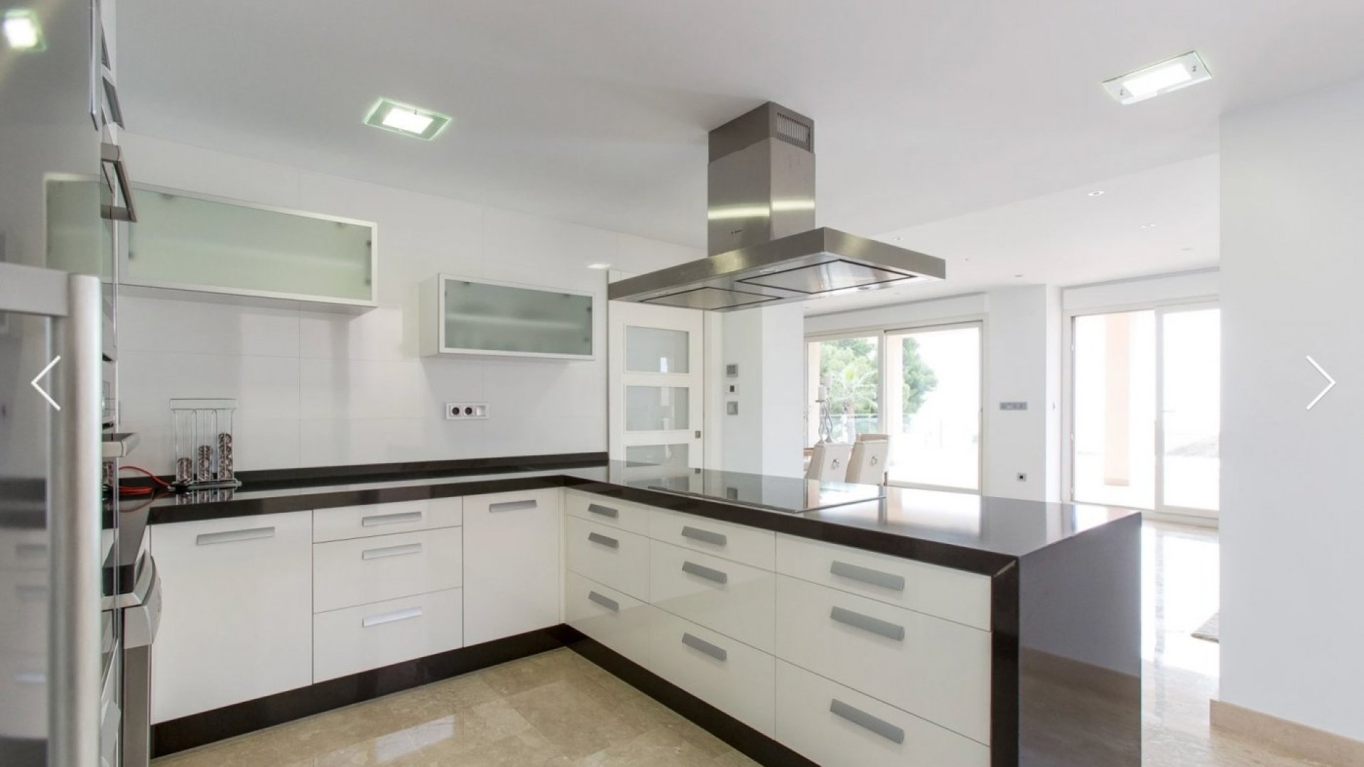 Resale - Villa -
Moraira